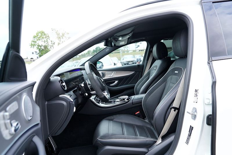 Mercedes-Benz Třídy E E63 S AMG 4Matic+// 615 PS - fotka 22 z 48