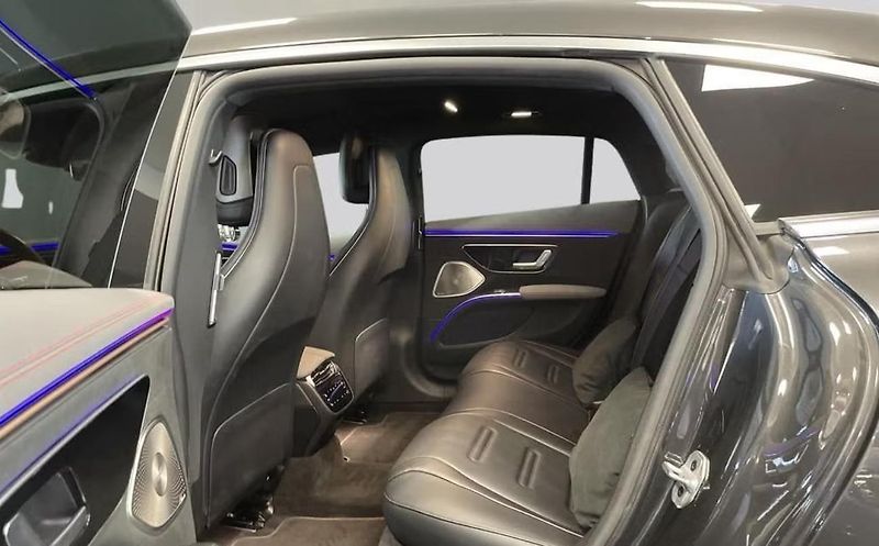 Mercedes-Benz EQS 53 4MATIC AMG Plus Panorama - fotka 9 z 17
