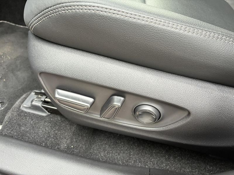 Toyota RAV4 2.5 HSD e-CVT AWD Exe. JBL - fotka 16 z 26