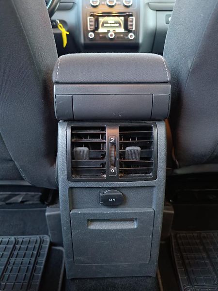 Volkswagen Touran 1.4 TSI/103kW, 7 MÍST, comfort - fotka 33 z 38
