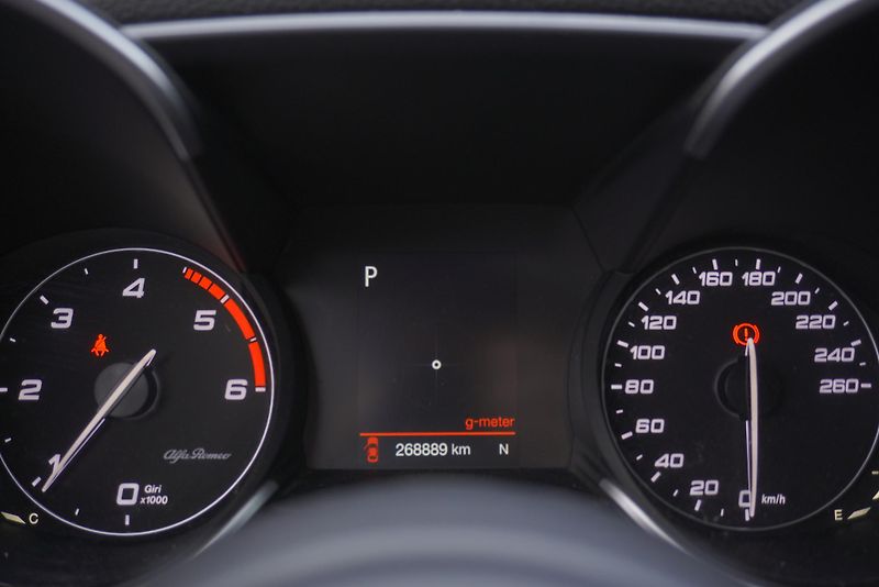 Alfa Romeo Giulia 2.2 JTD 132kW - fotka 14 z 25