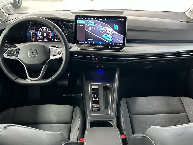 Volkswagen Golf (2026) Variant 1.5 eTSI 7DSG People - fotka 5 z 35