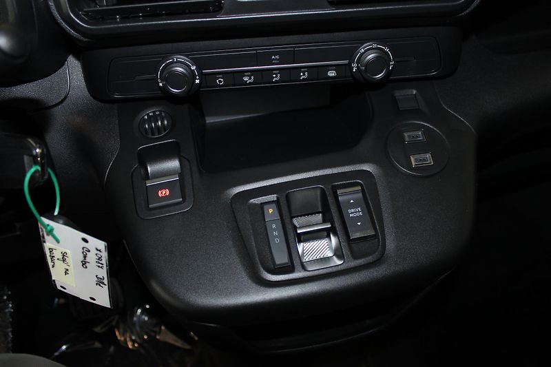 Opel Combo (2025) Electric Van L2 (XL) 136k - fotka 12 z 14