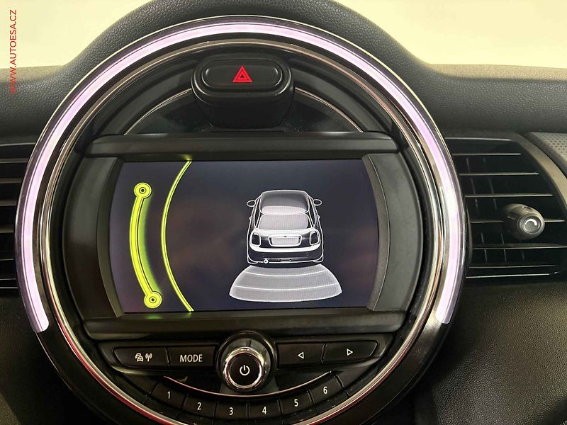 Mini Cooper (2015) 1.5i, Kůže, navi, +ALU - fotka 14 z 17
