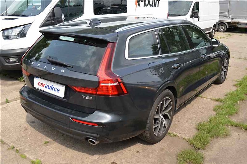 Volvo V60 (2020) 2,0 T6 TWIN ENGINE AWD - fotka 4 z 22