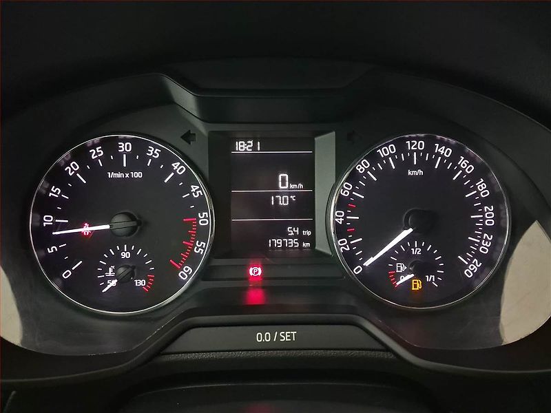 Škoda Octavia (2016) 1.6 TDI, Tempomat - fotka 11 z 23