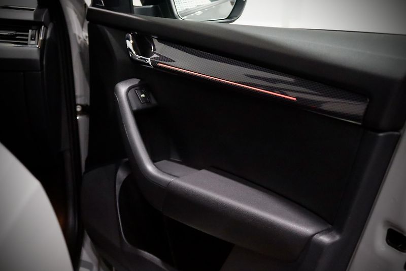 Škoda Octavia 3 FL 2.0 TSI 180 kW DSG RS - fotka 39 z 43