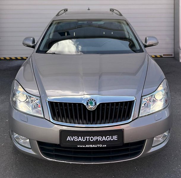 Škoda Octavia (2013) FL COMBI 2.0 TDI DSG 103 KW  - fotka 2 z 36