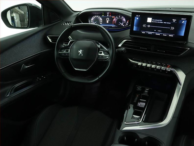 Peugeot 5008 (2023) Allure PureTech 130 - fotka 7 z 23