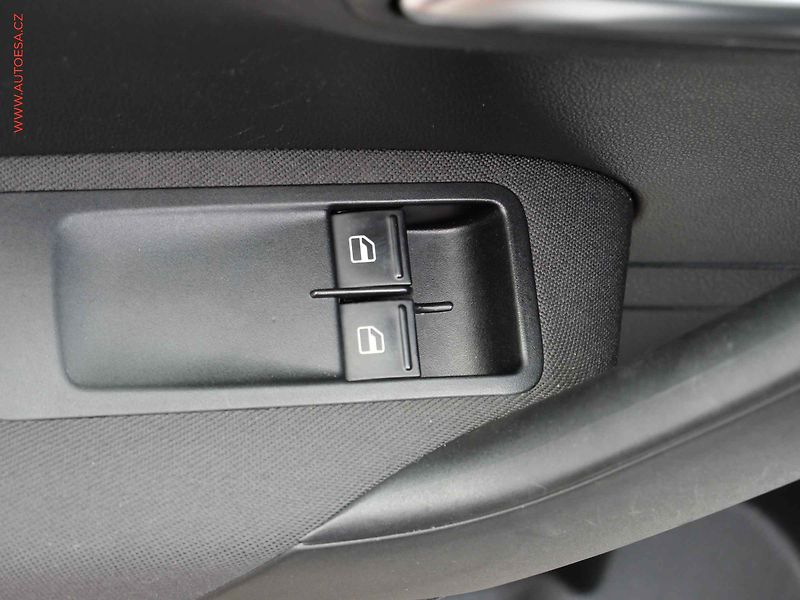 Volkswagen Polo (2013) 1.2i, servis.kniha, AC - fotka 11 z 14