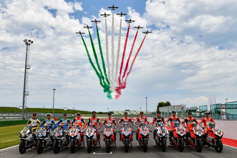 Ducati Panigale V4 S (2018) CORSE ex Jorge Lorenzo - fotka 35 z 39