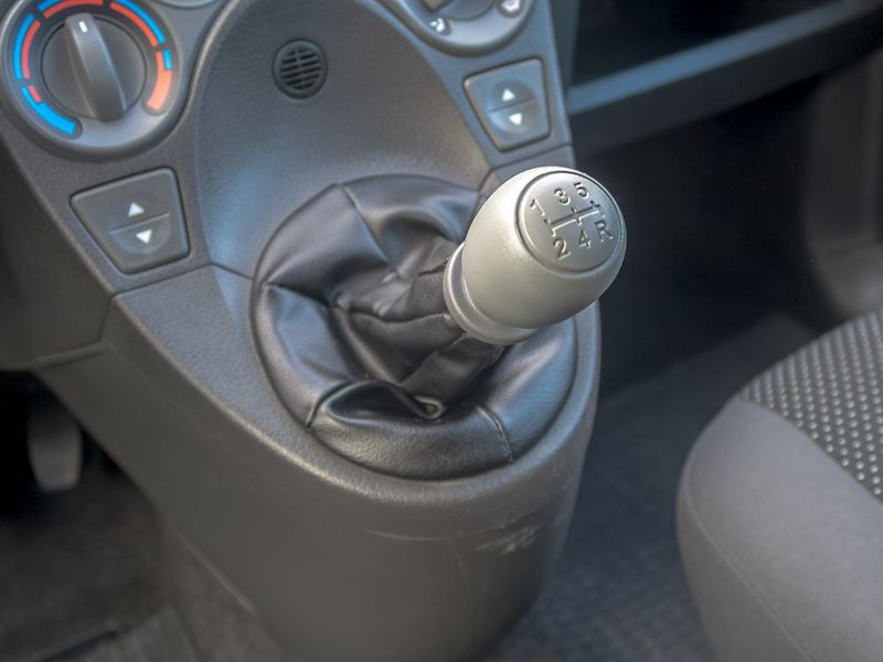 Fiat Panda (2008) 1.1i – SERVO / KLIMA - fotka 25 z 39