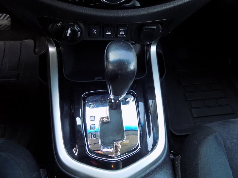 Nissan Navara (2017) 2.3DCi/4x4/Bi-xenon/NAVI/ČR/ - fotka 28 z 39