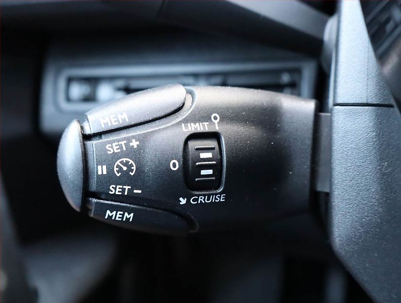 Peugeot 3008 (2017) 1.2 PureTech, Tempomat - fotka 18 z 21