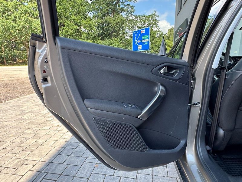 Peugeot 2008 (2016) 1.6 HDi GT-line - fotka 10 z 38