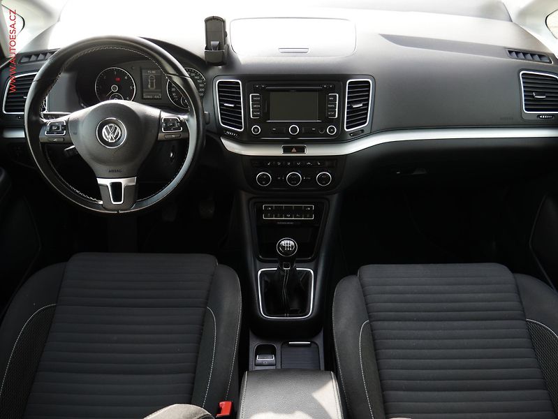 Volkswagen Sharan (2014) 2.0 TDI, panorama, autoAC - fotka 8 z 21