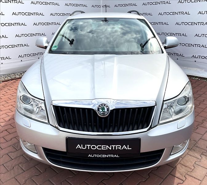 Škoda Octavia 1,4 tsi Style 90kw 1.majitel - fotka 2 z 21