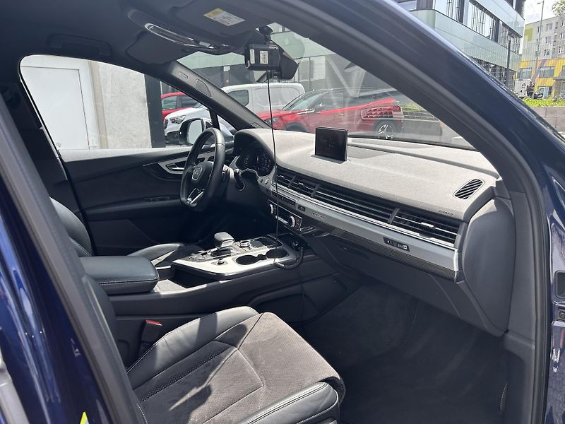 Audi SQ7 (2018) 4.0 biTDI V8 320 kW tiptronic - fotka 51 z 62