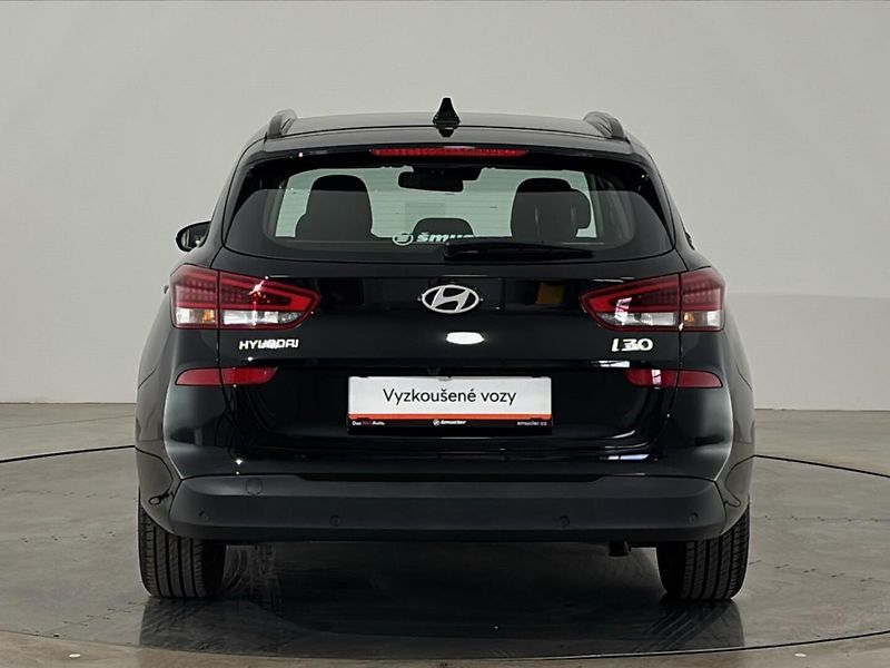 Hyundai i30 Smart DCT - fotka 17 z 26