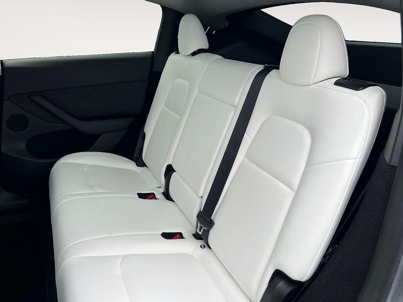 Tesla Model Y (2023) PERFORMANCE 393kW DPH  - fotka 13 z 15