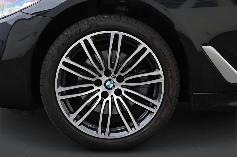 BMW Řada 5 520d xDrive Touring - fotka 14 z 22