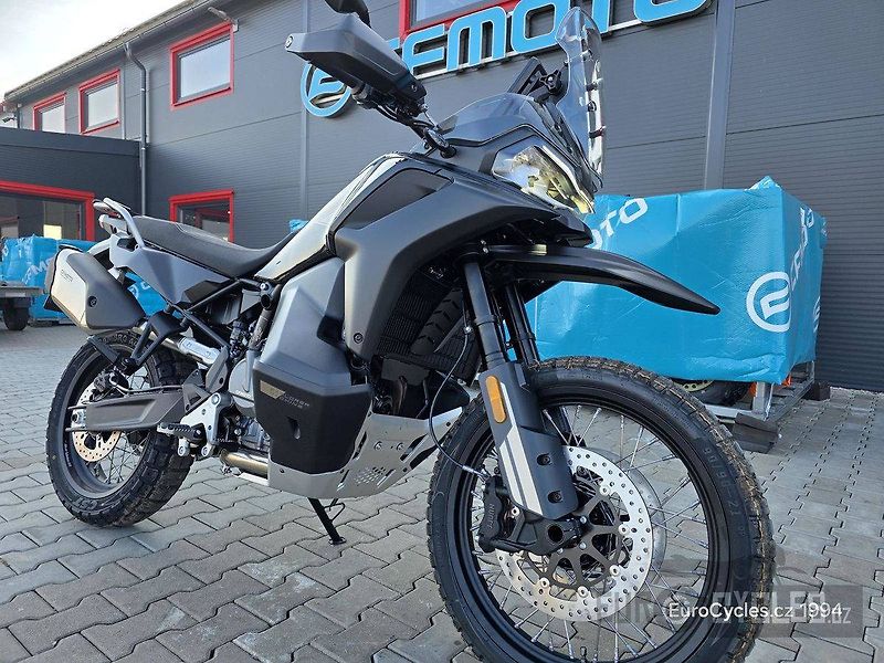 CFMOTO 800 MT (2026) X Akce - fotka 32 z 34