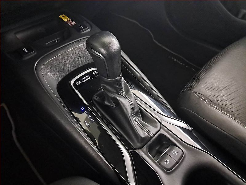 Toyota Corolla (2023) 2.0 Hybrid - fotka 13 z 17