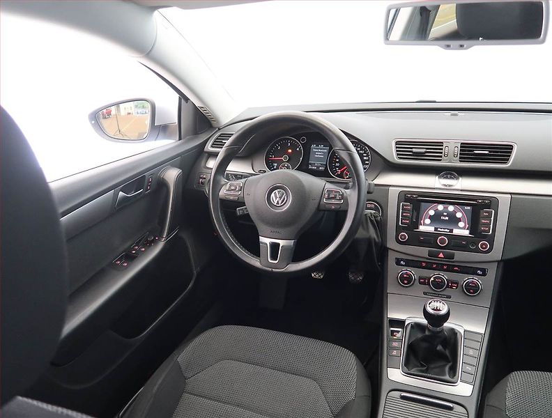 Volkswagen Passat (2012) Comfortline 2.0 TDI, Navi - fotka 7 z 21