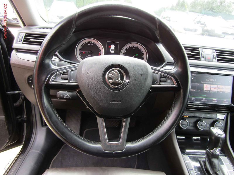 Škoda Superb (2016) 2.0 TDI 4x4, ČR, DSG, bixen - fotka 17 z 22