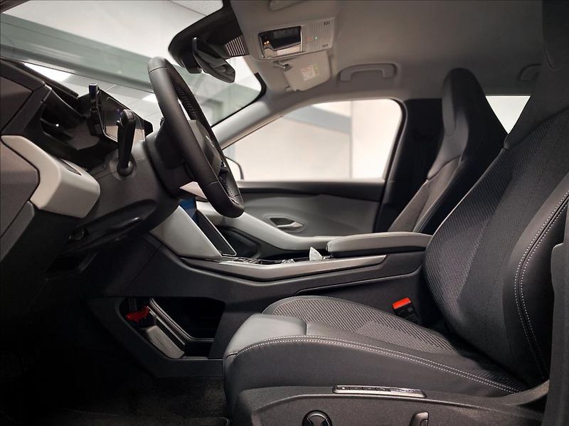 Ford Explorer (2024) 0,1 79 kWh AWD - fotka 12 z 17