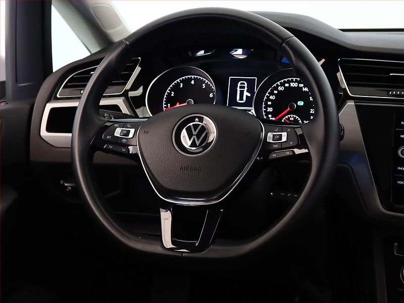 Volkswagen Touran (2021) 1.5 TSI - fotka 14 z 16