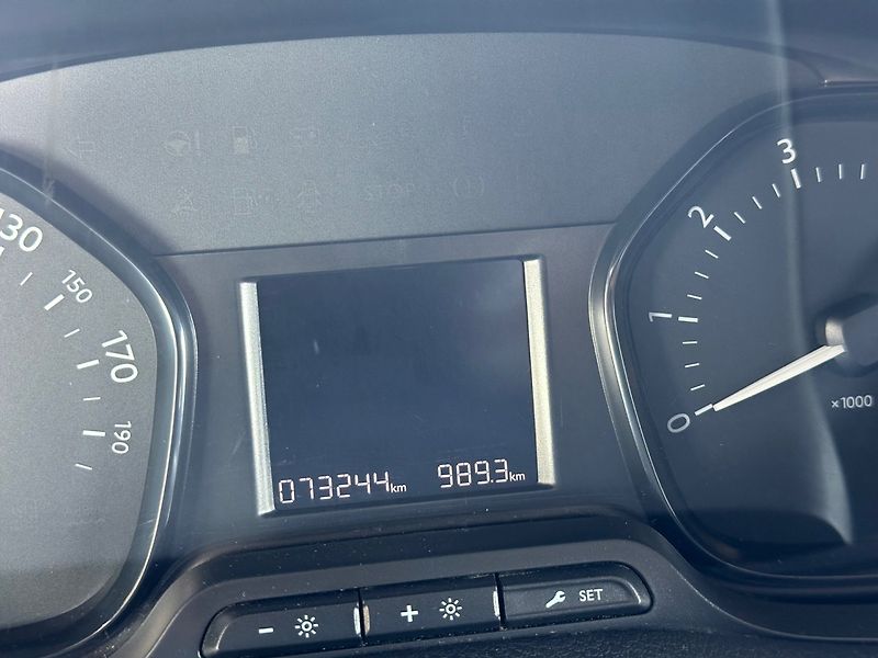 Toyota ProAce (2020) 2.0D 6 MÍST,VÝHŘEV SED.,100%KM - fotka 12 z 24