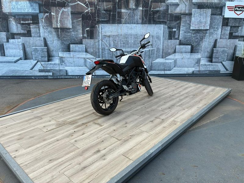 KTM 200 Duke (2016) - fotka 6 z 12