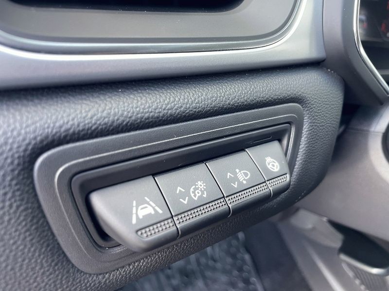 Renault Captur (2023) TECHNO 1,3TCe 140k - fotka 21 z 24