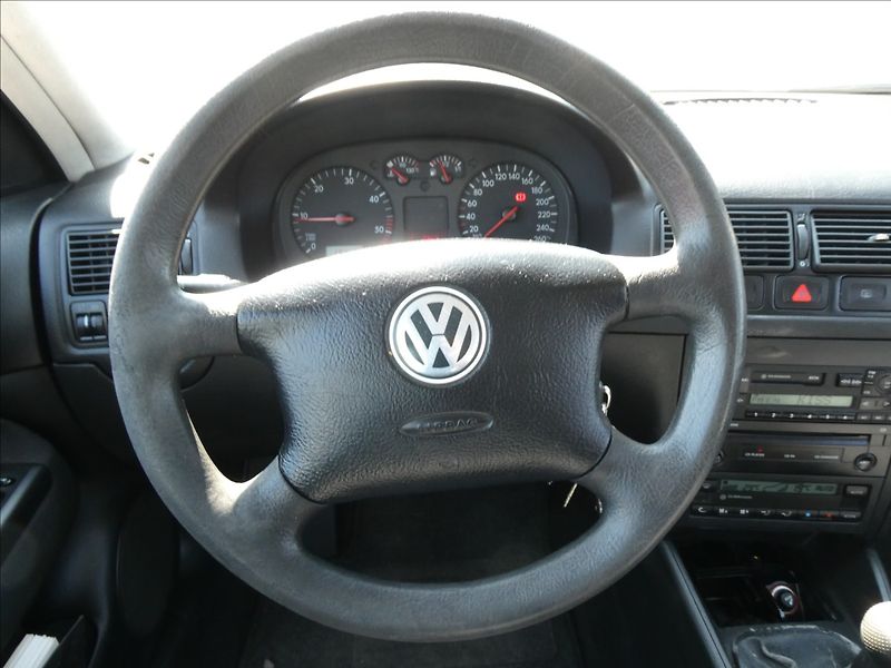 Volkswagen Golf 1,9 TDi 74kW EDITION - fotka 21 z 30
