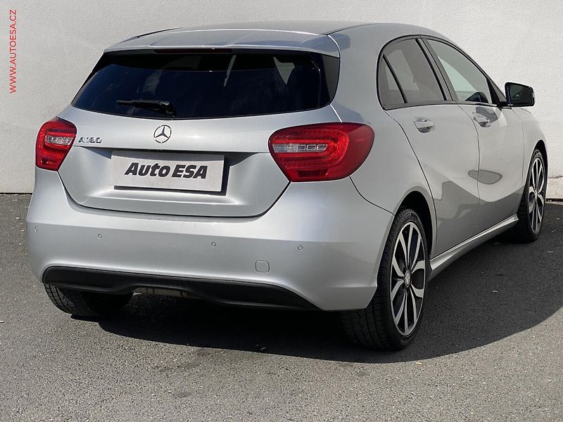Mercedes-Benz Třídy A (2012) 1.6i A180, Sport, bixen, navi - fotka 4 z 19
