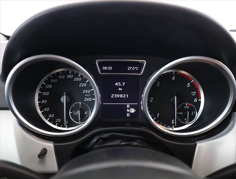 Mercedes-Benz Třídy M (2012) ML 350 BlueTEC, 4X4, Automat - fotka 9 z 13
