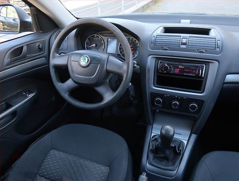 Škoda Octavia (2012) 1.2 TSI, ČR,1.maj - fotka 7 z 17
