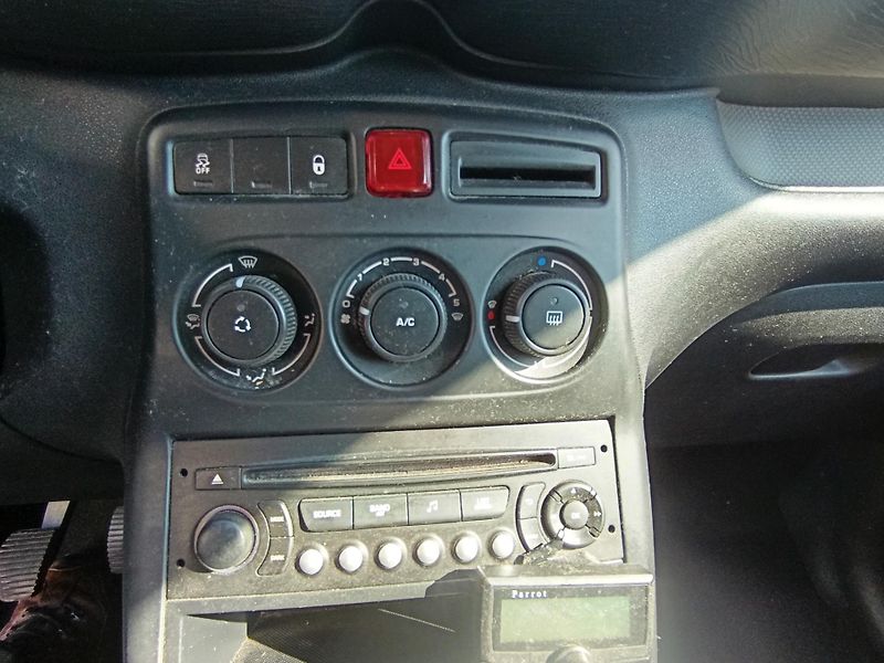 Citroën C3 Picasso (2014) 1.6 hdi/ 68 kW, tažné - fotka 14 z 22