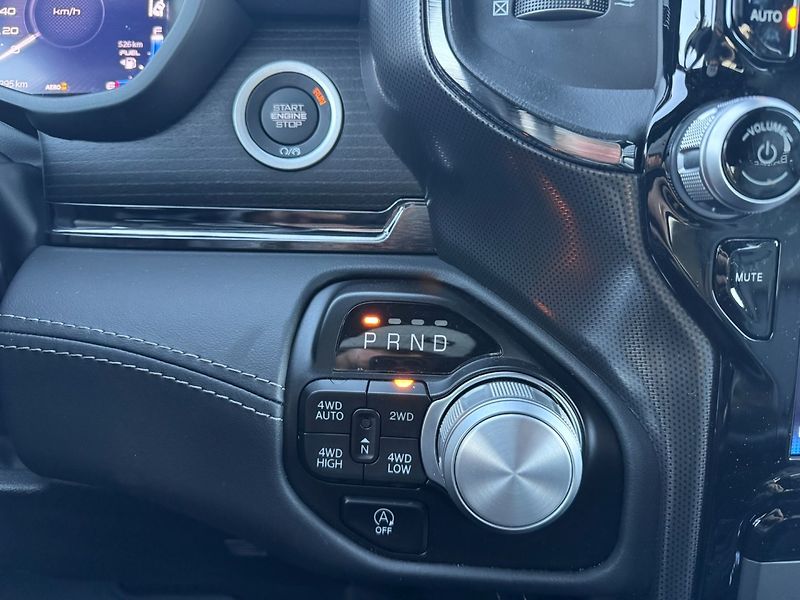 RAM 1500 (2024) LIM 4X4 291KW 5,7 HEMI 6 DPH - fotka 28 z 50