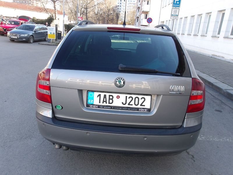 Škoda Octavia 2,0TDi DSG !!! ČR 2.MAJITEL ! - fotka 14 z 43