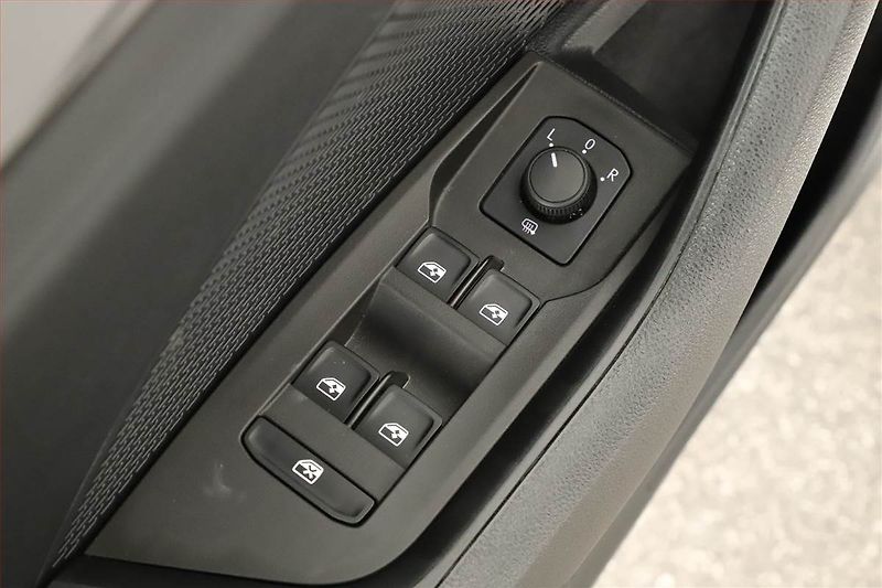 Škoda Octavia (2023) Ambition 1.4 TSI iV - fotka 13 z 18