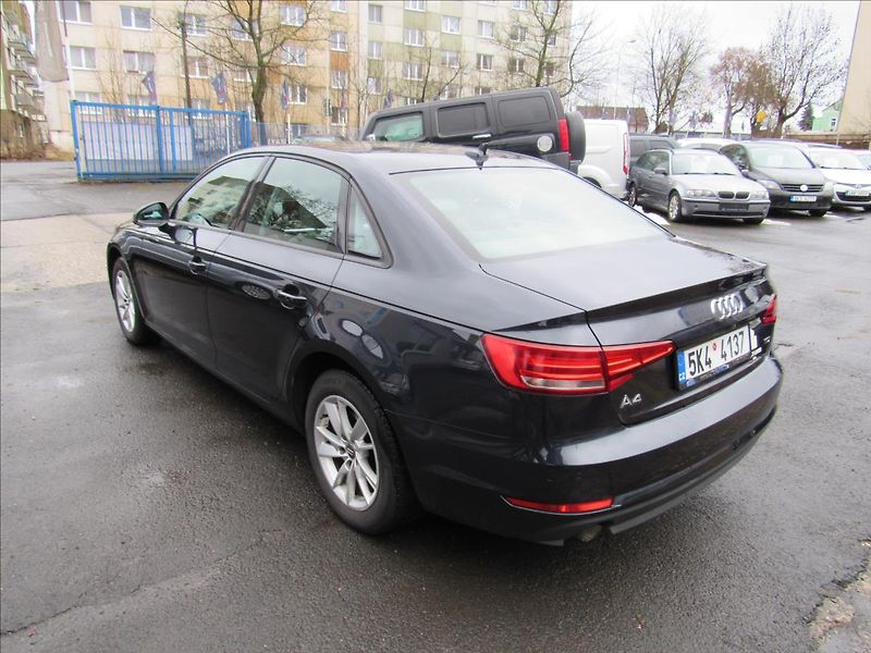 Audi A4 2,0 TDI 110kW Sedan - fotka 4 z 34
