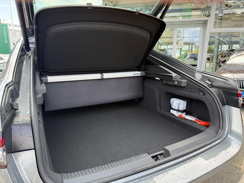 Škoda Superb iV Sportline 1,5TSI 150kw DSG - fotka 26 z 28