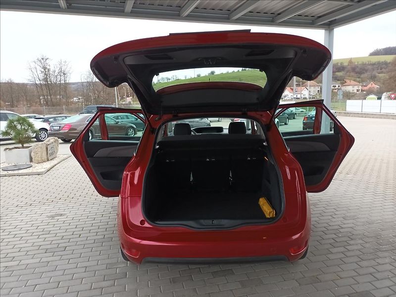 Citroën C4 Picasso 1,2 -81KW,DIGIKLIMA,KOLA - fotka 19 z 46