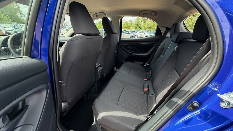 Toyota Yaris 1,5 HEV 116  LIMITED EDITION C - fotka 13 z 23