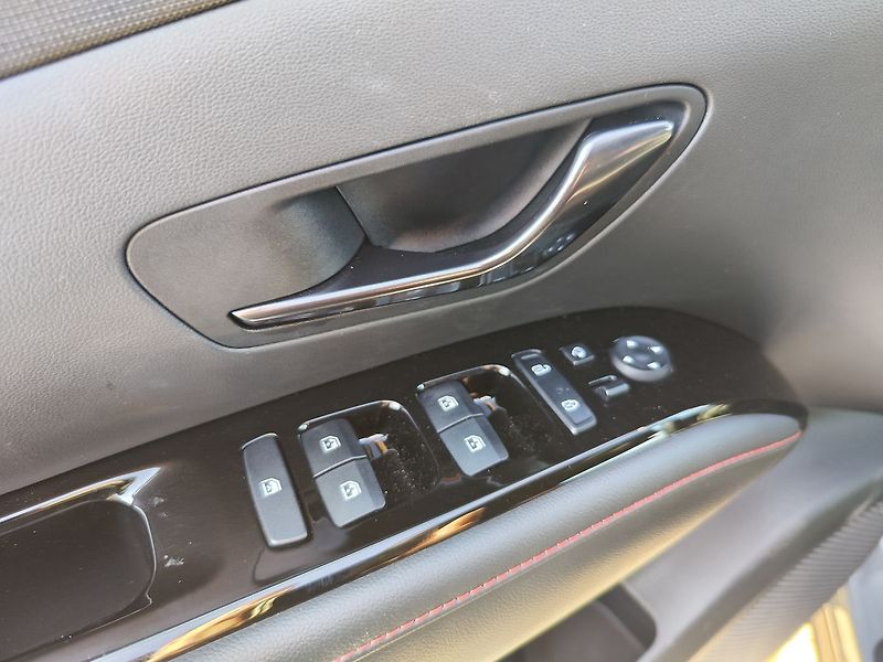 Hyundai Tucson 1.6 T-GDi/169kW HEV N-Line STL - fotka 39 z 43