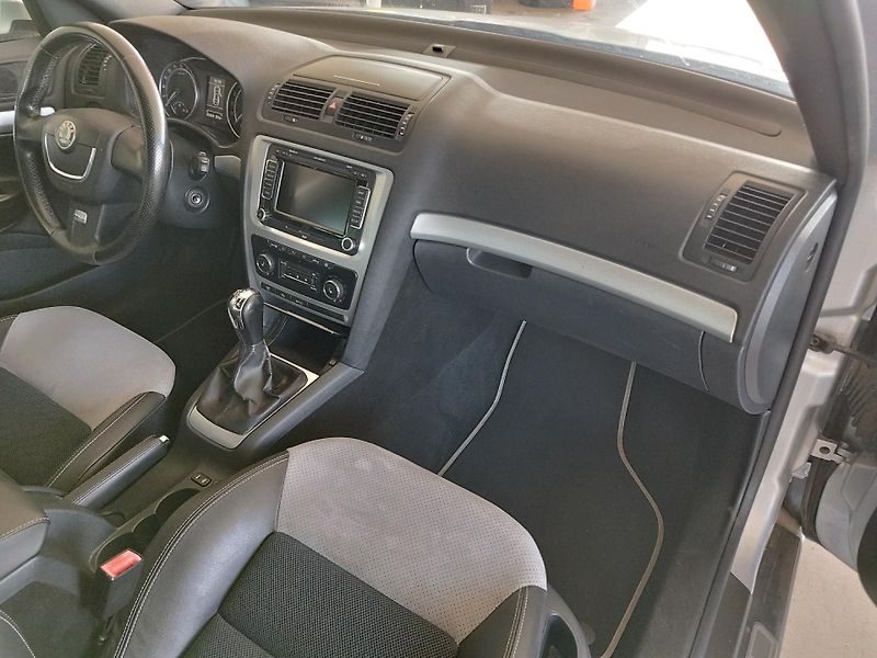 Škoda Octavia (2009) RS 2,0TDi 125 LED ALU SERVISKA - fotka 18 z 38