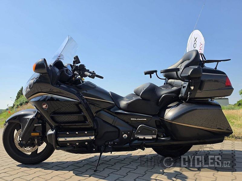 Honda GL 1800 Gold Wing ABS (2016) - fotka 11 z 23