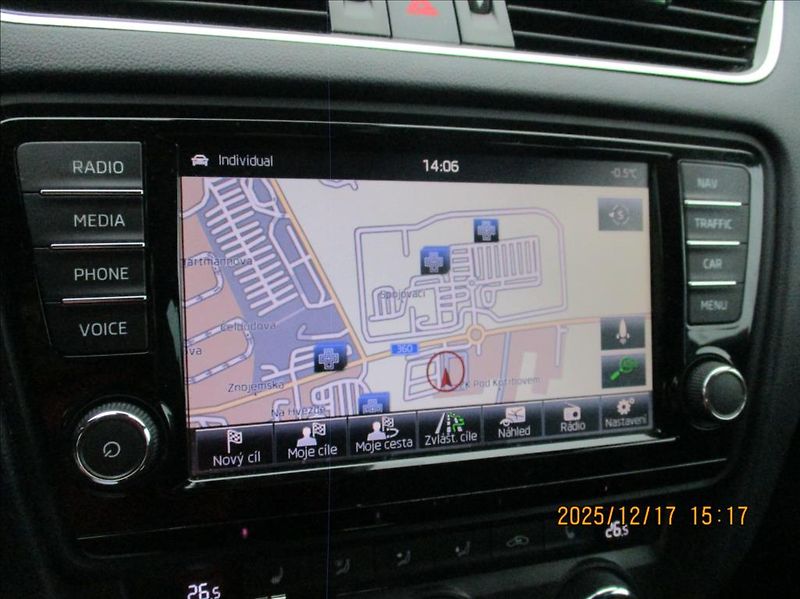 Škoda Octavia 2,0 TDI RS, DSG,serviska,navi, - fotka 10 z 42